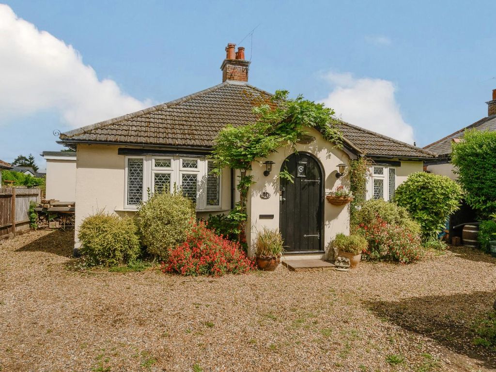 3 bed detached bungalow for sale in Petersham Avenue, Byfleet, West