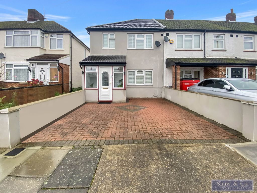 3 bed end terrace house for sale in Kingsbridge Road, Southall UB2, £