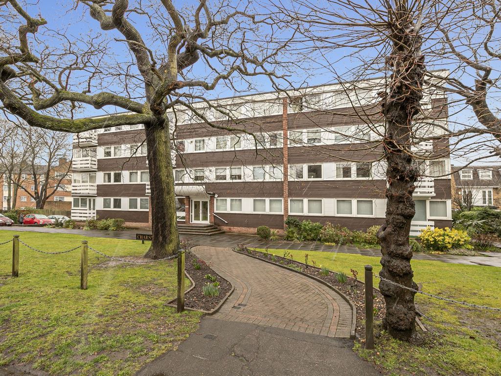 2 bed flat for sale in High Road, Buckhurst Hill IG9 Zoopla