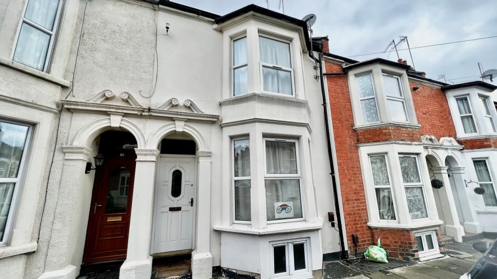 3 bed terraced house to rent in Whitworth Road, Abington, Northampton