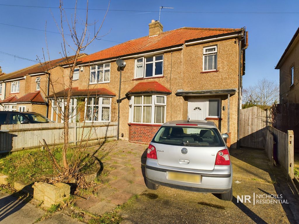 3 bed semidetached house for sale in Hamilton Avenue, Surbiton, Surrey