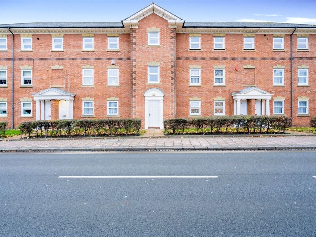 2 bed flat for sale in Ashburnham Road, Bedford, Bedfordshire MK40, £