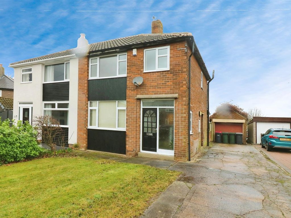 3 bed semidetached house for sale in Warren Road, Wickersley