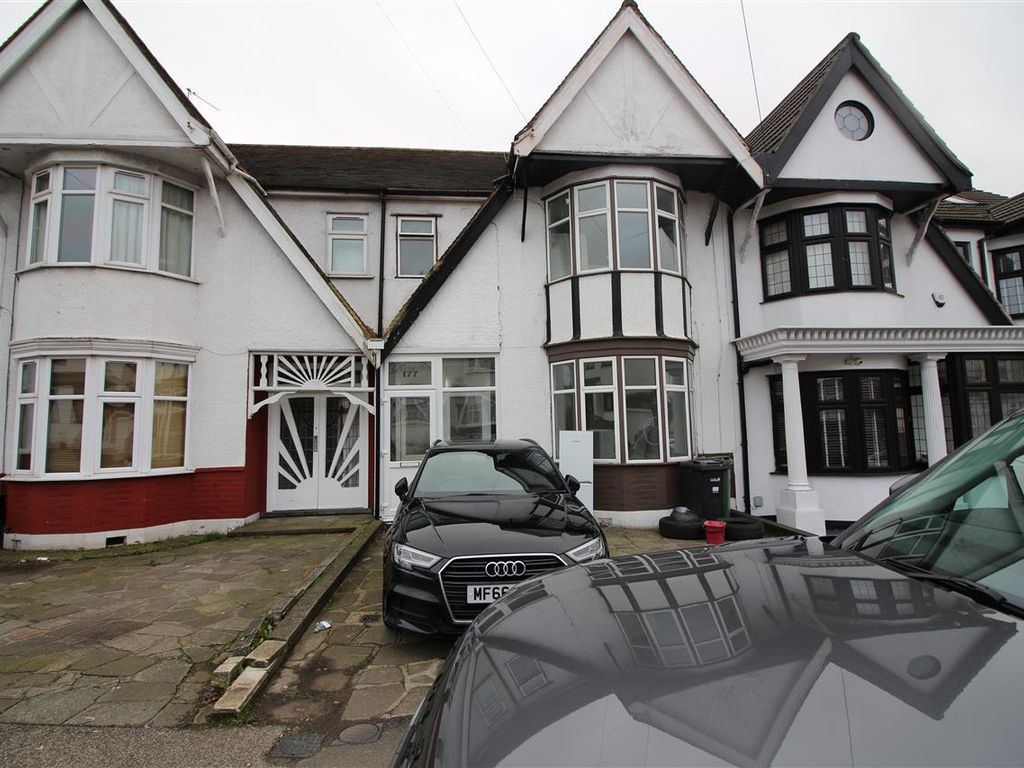 4 bed terraced house to rent in Redbridge Lane East, Ilford IG4, £2,700