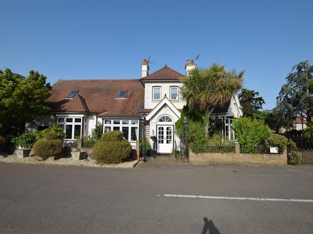 10 bed detached house for sale in Park Road, StanfordLeHope SS17, £