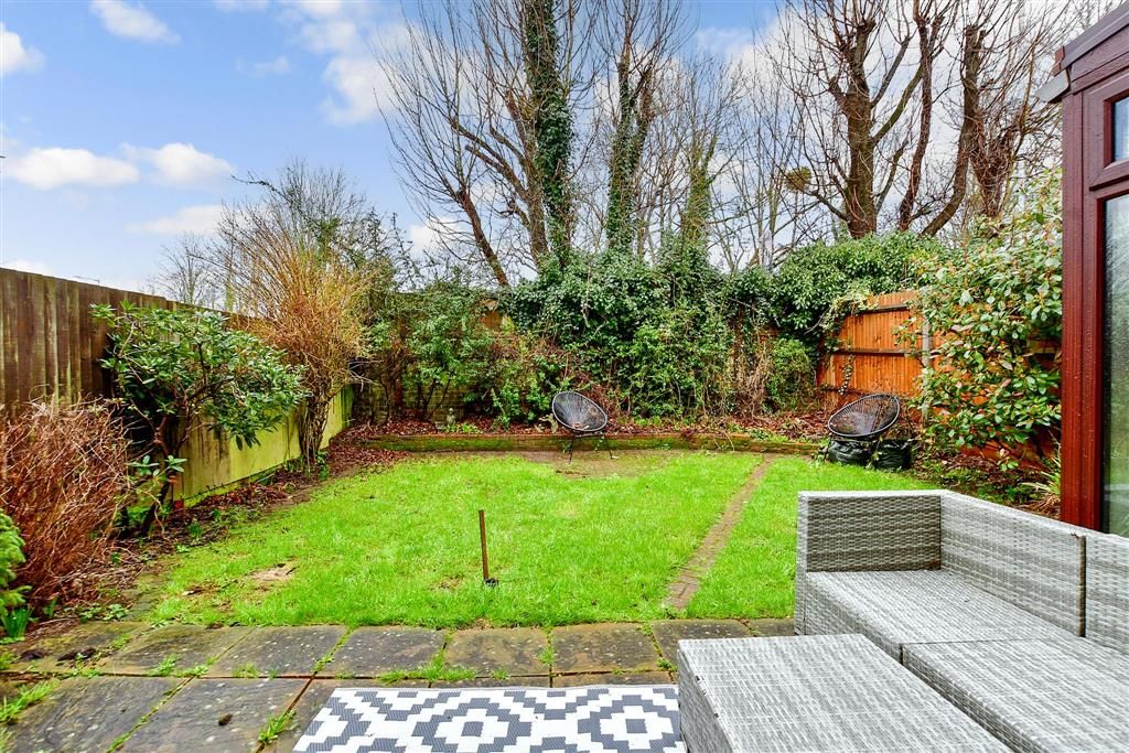 3 bed semidetached house for sale in Wheatfields, Weavering, Maidstone