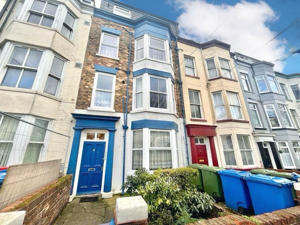 1 bed flat for sale in Trafalgar Square, Scarborough YO12, £64,950 Zoopla