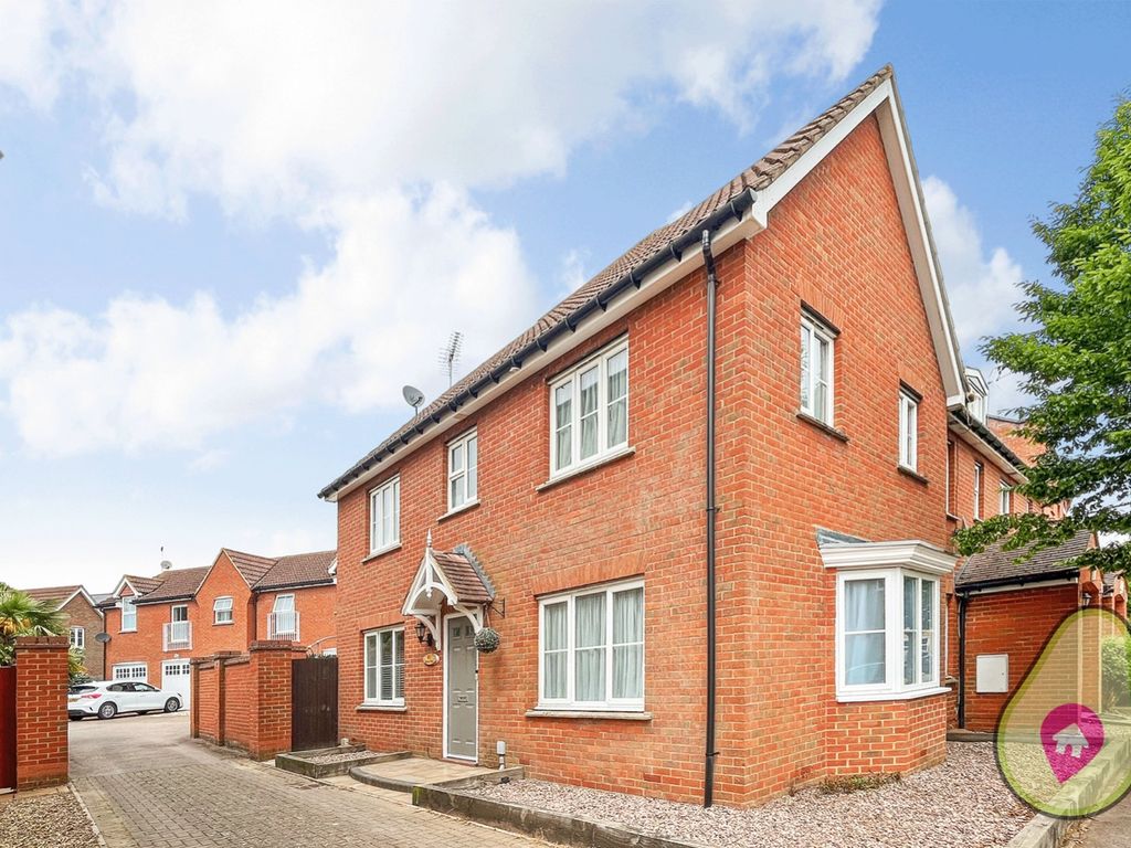 3 bed end terrace house for sale in Mendip Way, Stevenage
