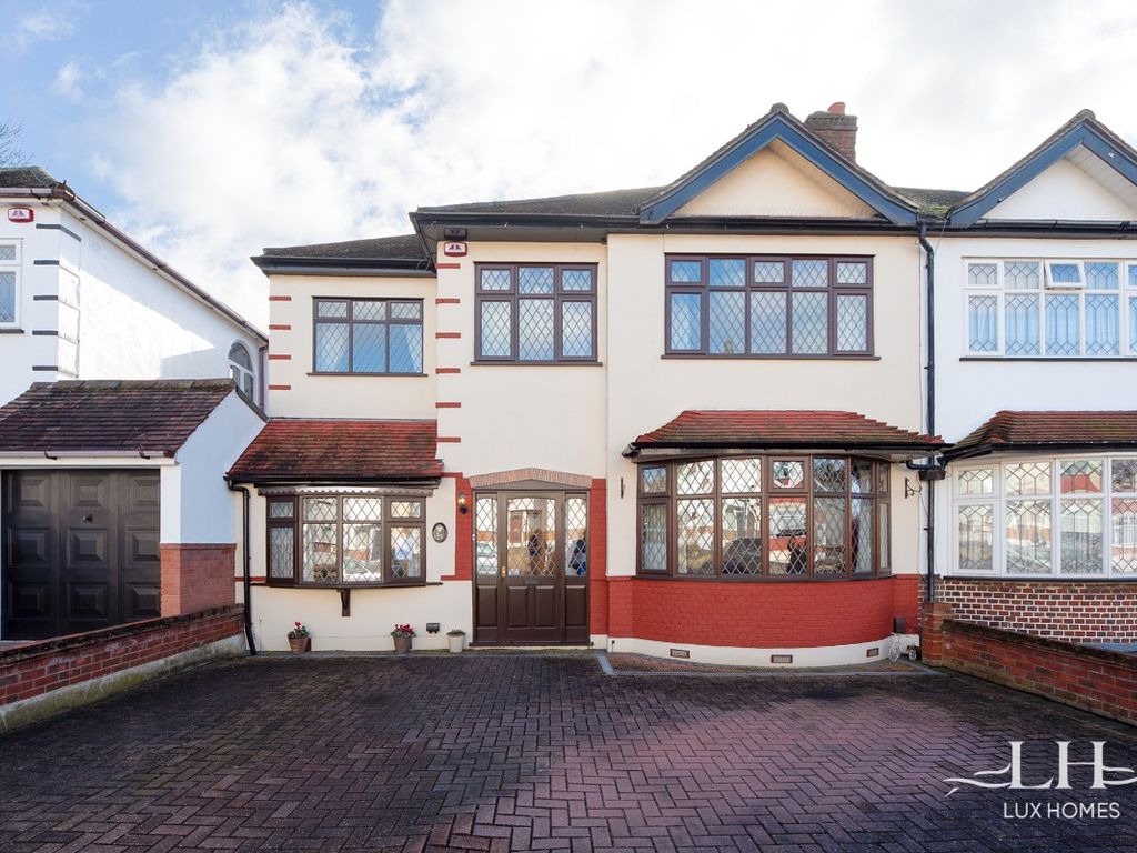 4 bed semidetached house for sale in Repton Drive, Gidea Park, Romford