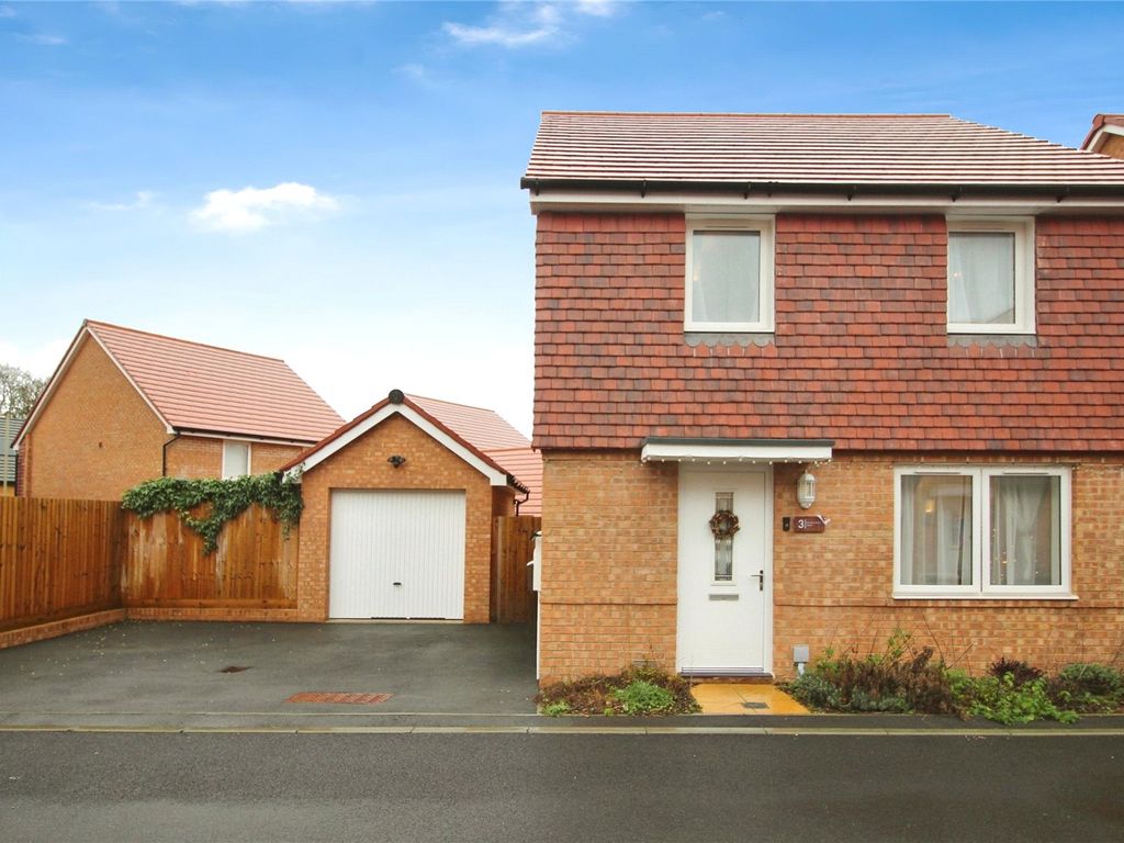 4 bed detached house for sale in Rowlands Way, Basingstoke, Hampshire RG24, £480,000 Zoopla