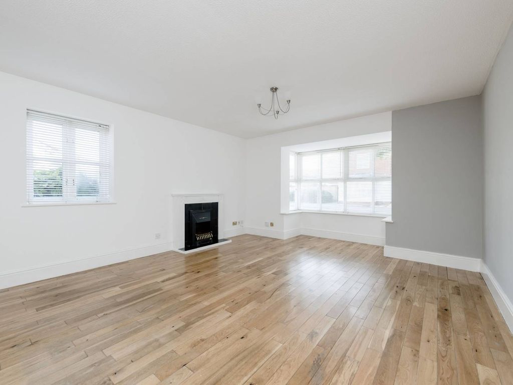 2 bed flat to rent in Ware Point Drive, Thamesmead, London SE28 Zoopla