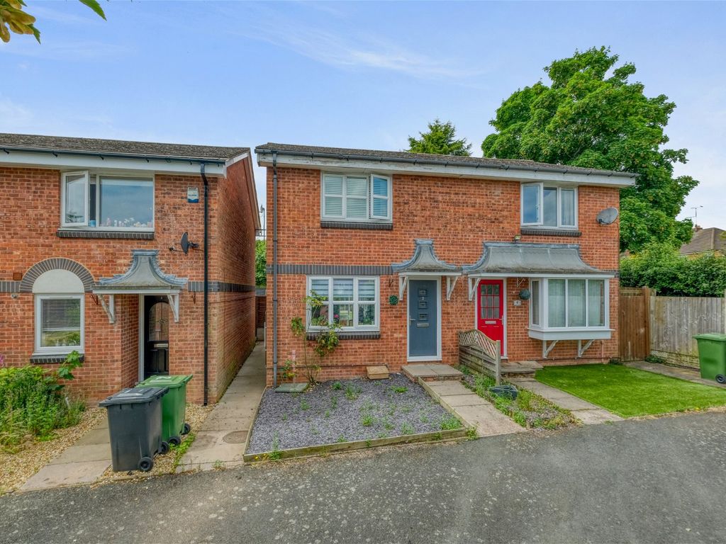 3 bed semidetached house for sale in Mallard Close, Riverside