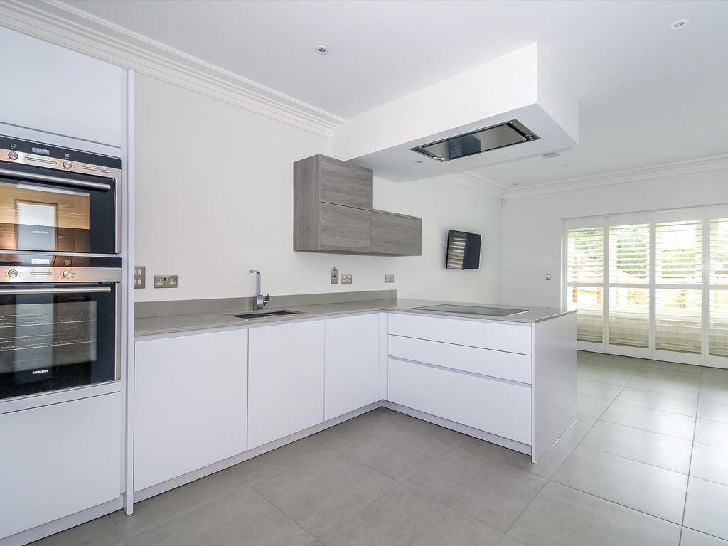 3 bed terraced house to rent in Martingales Close, Queensbury Gardens, South Ascot, Berkshire