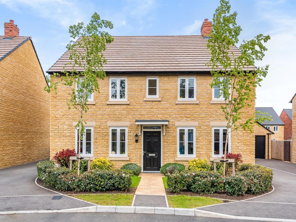 4 bed detached house for sale in Blush Crescent, Carterton, Oxfordshire