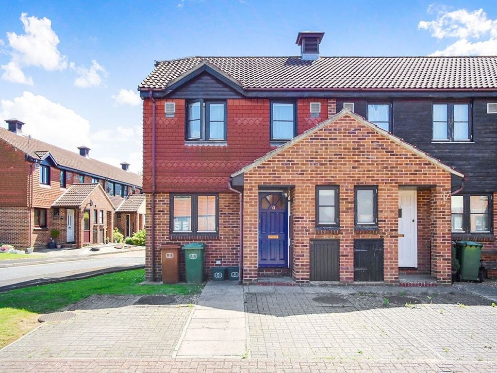 3 bed end terrace house to rent in The Cedars, Paddock Wood, Tonbridge