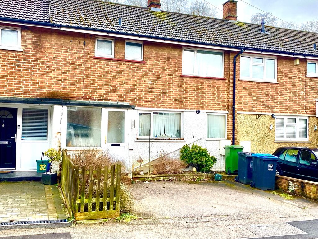 3 bed terraced house for sale in Acorn Road, End, Hemel