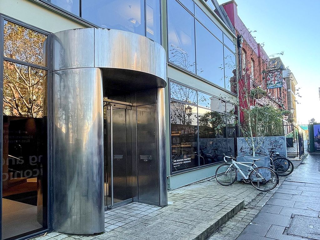 Office to let in 107A Hammersmith Bridge Road, Hammersmith Bridge Road