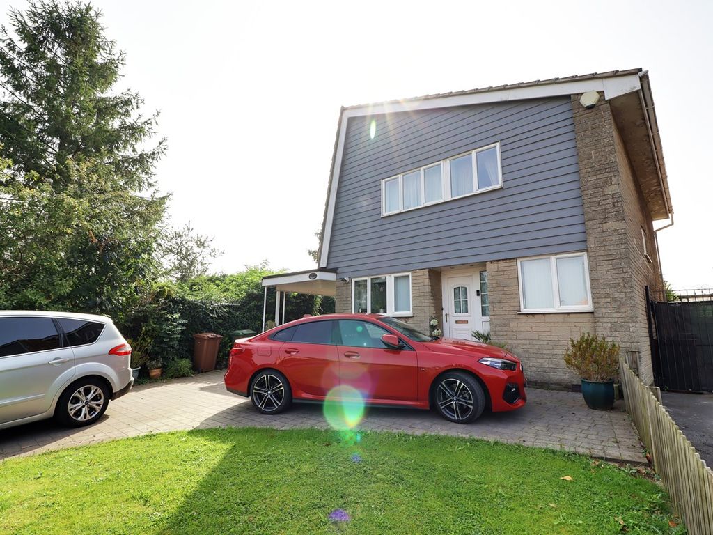 3 bed detached house for sale in Upperthorpe Road, Westwoodside DN9, £