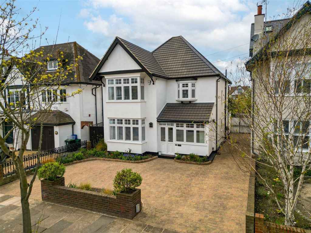 4 bed detached house for sale in Chadwick Road, WestcliffOnSea SS0, £1,200,000 Zoopla