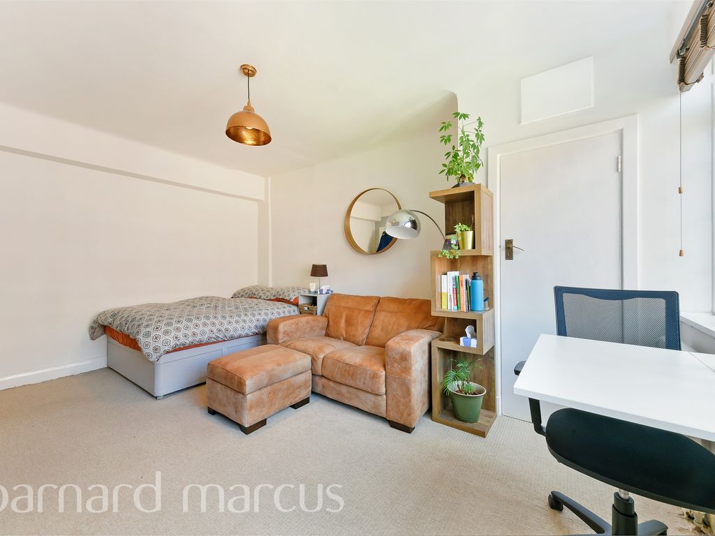 1 bed flat for sale in Balham High Road, London SW17, £225,000 Zoopla
