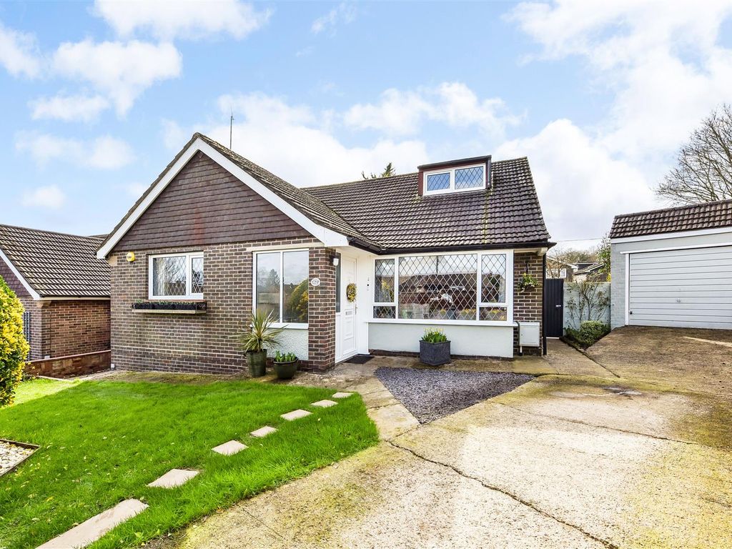 4 bed detached house for sale in Peak Road, Clanfield, Waterlooville