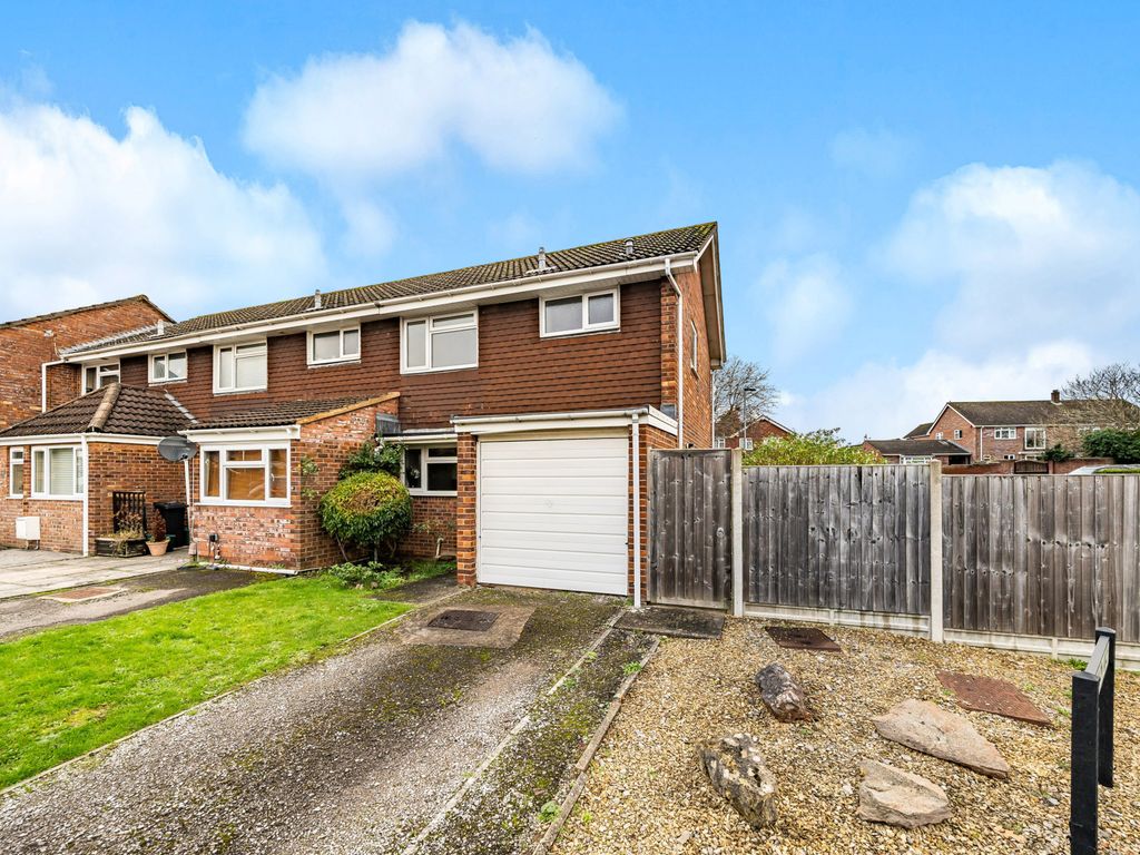 3 bed end terrace house for sale in Rowan Way, Hanham, Bristol