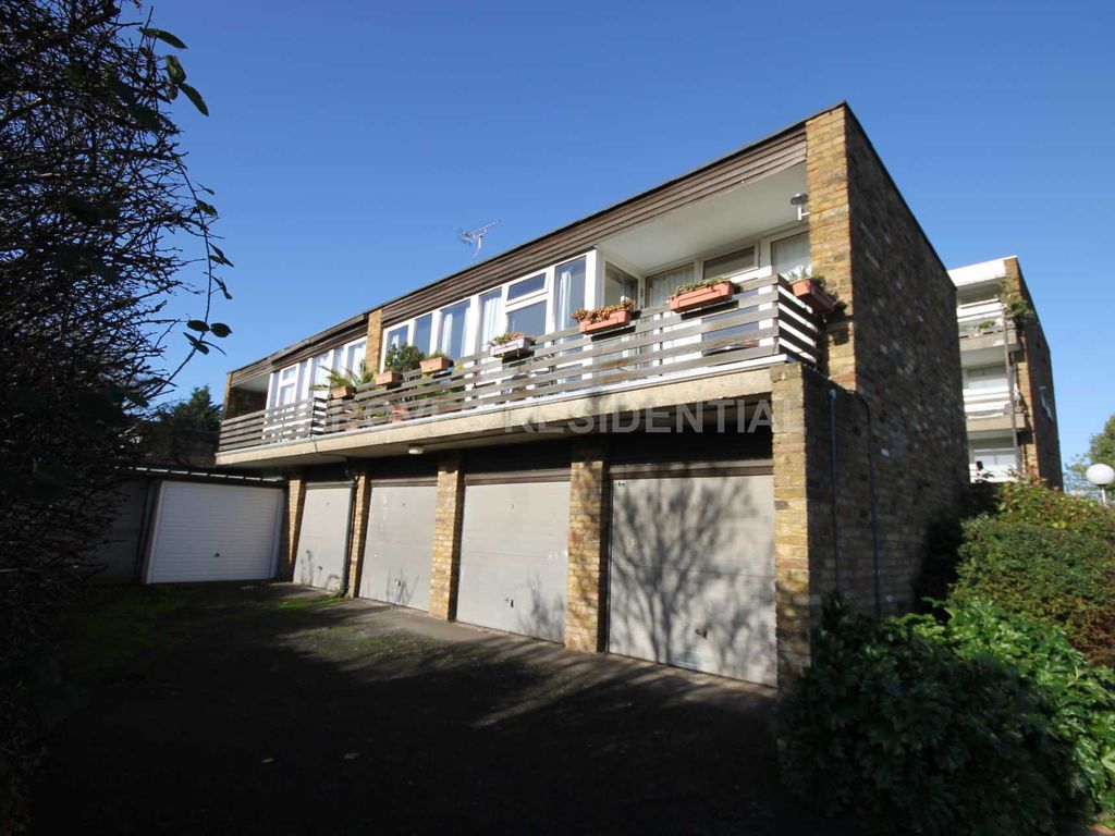 1 bed flat for sale in Acacia Grove, New Malden KT3, £315,000 Zoopla