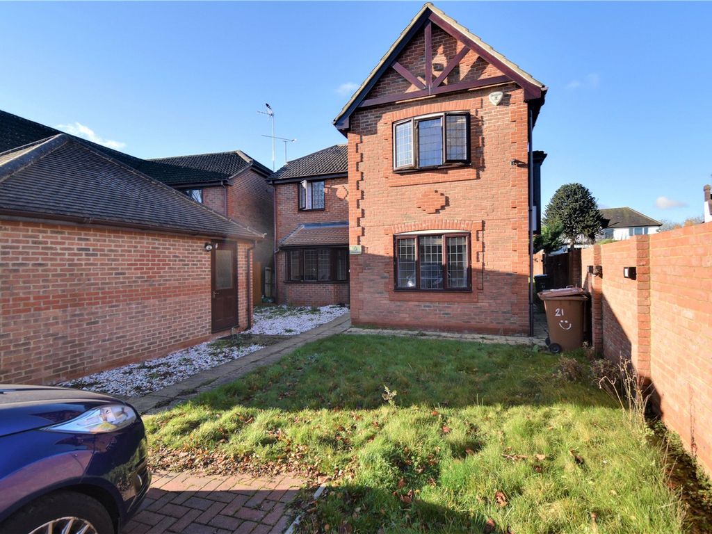 5 bed detached house to rent in Tudor Manor Gardens, Watford