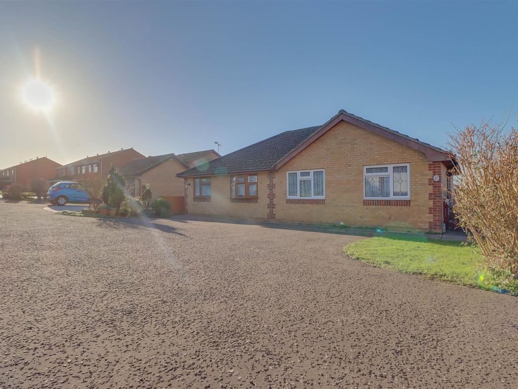 2 bed semidetached bungalow for sale in Taverners Green Close