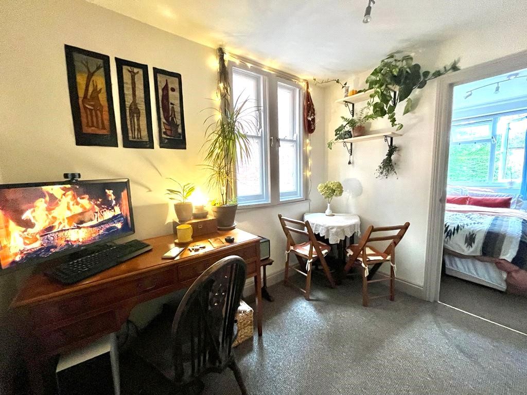 1 bed flat to rent in Oaktree House, North Ealing, London W5, £1,475