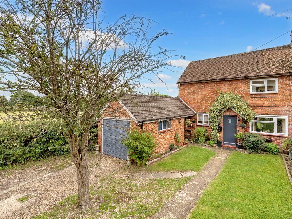 3 bed end terrace house for sale in Norwood Hill Road, Charlwood