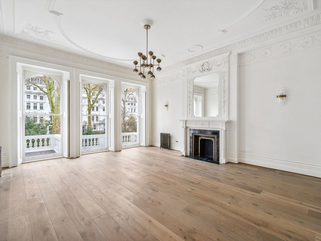 2 bed flat to rent in Cornwall Gardens, South Kensington, London SW7