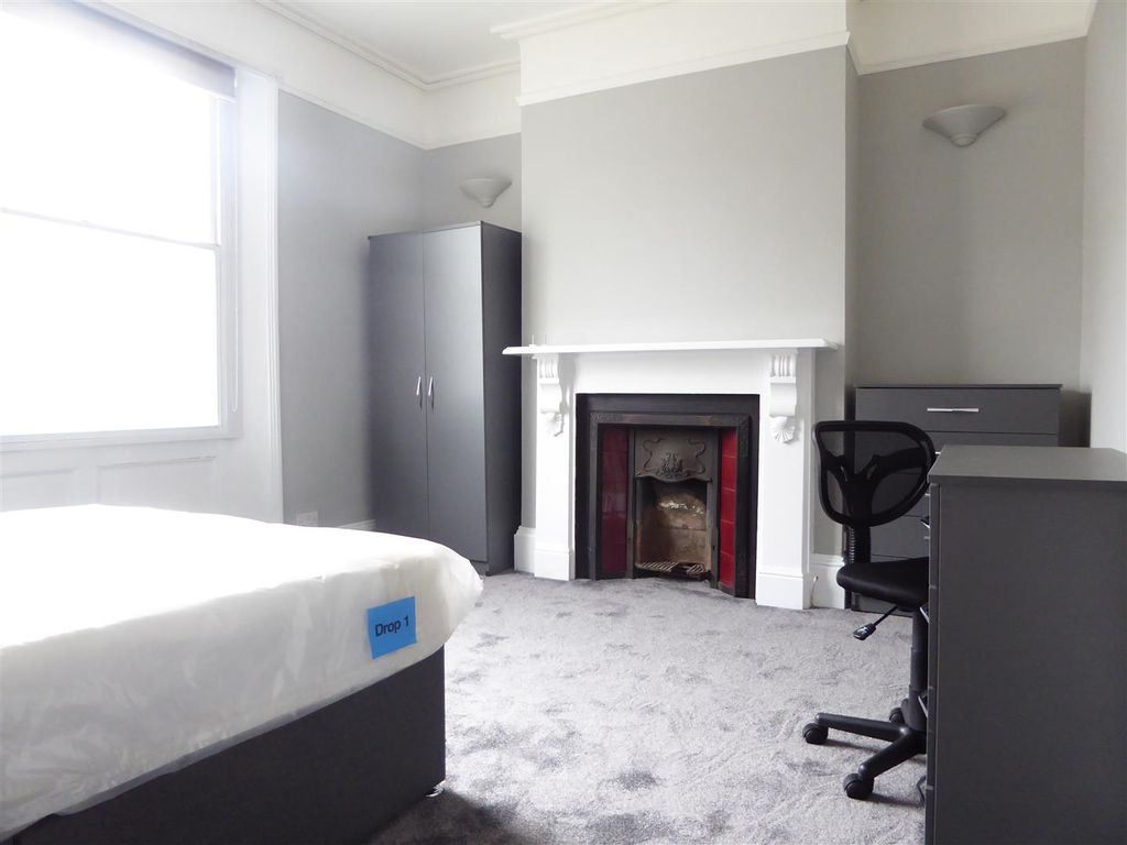 Room to rent in London Road, Gloucester GL1 Zoopla