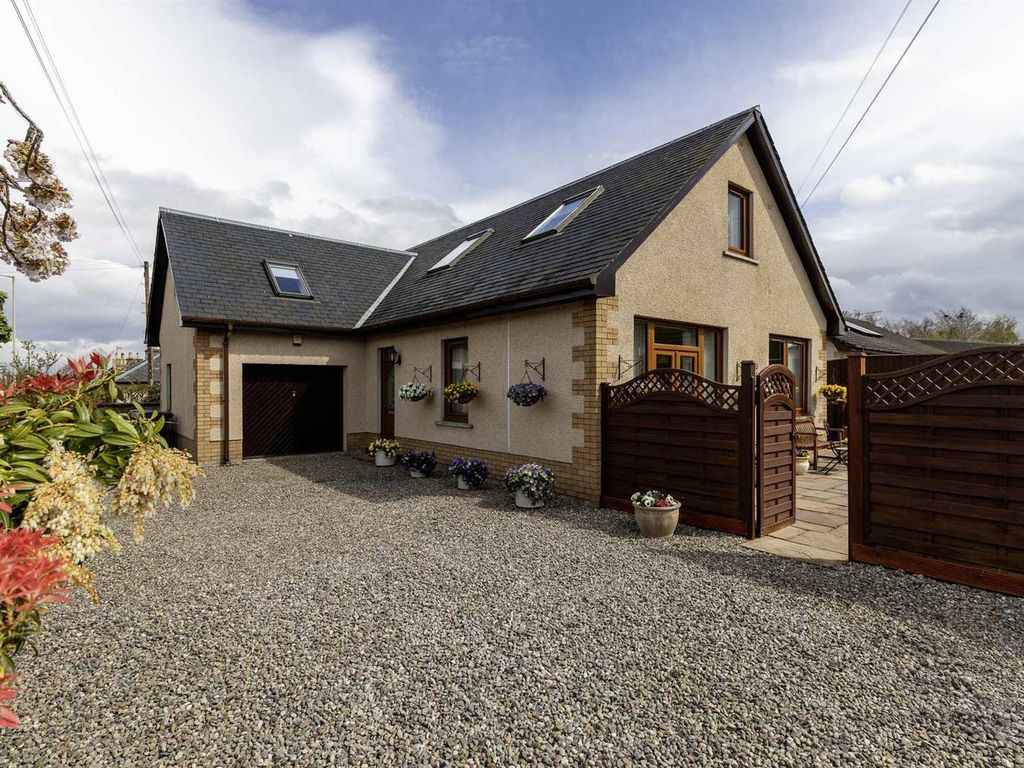 4 bed detached house for sale in Main Street, Balbeggie, Perth PH2, £