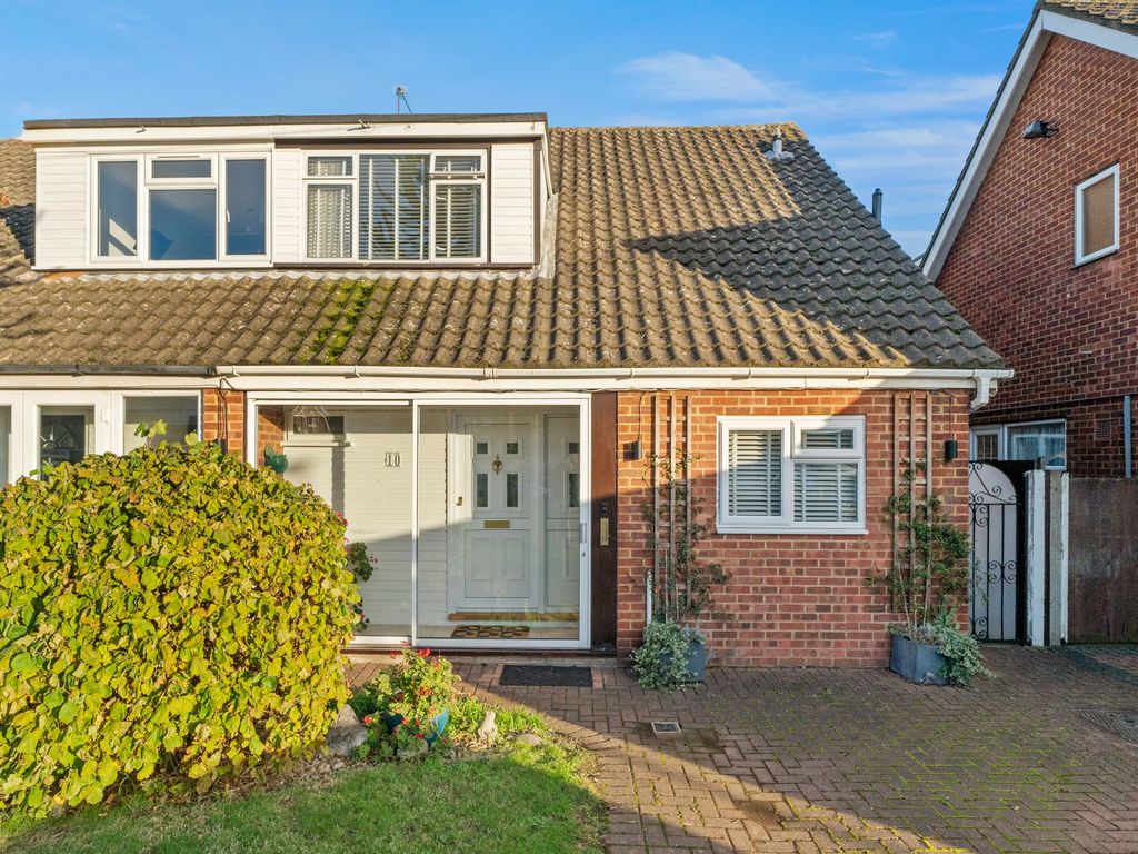 3 bed semidetached house for sale in Anglesey Close, Ashford TW15, £