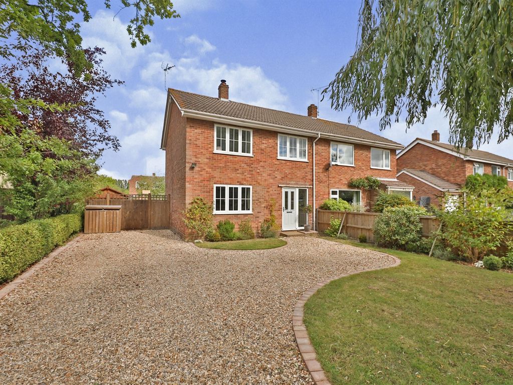 3 bed semidetached house for sale in Dereham Road, Mattishall, Dereham