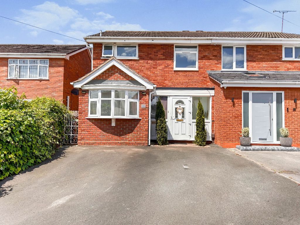 4 bed semidetached house for sale in Summer Street, Kingswinford DY6 Zoopla