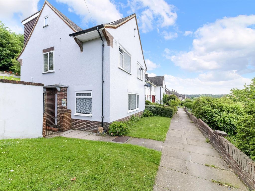 5 bed end terrace house for sale in Lakers Rise, Banstead SM7, £575,000 Zoopla