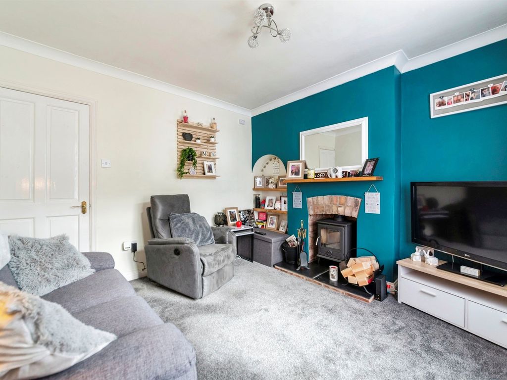 2 bed terraced house for sale in Kingston Avenue, Grantham NG31, £