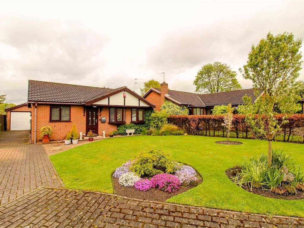 2 bed bungalow for sale in Meadow Rise, Lea, Gainsborough DN21, £