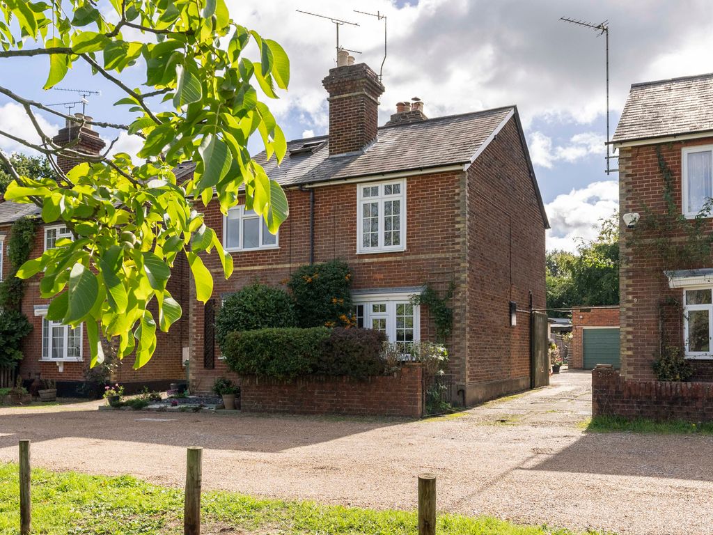 2 bed semidetached house for sale in Horsham Road, Beare Green
