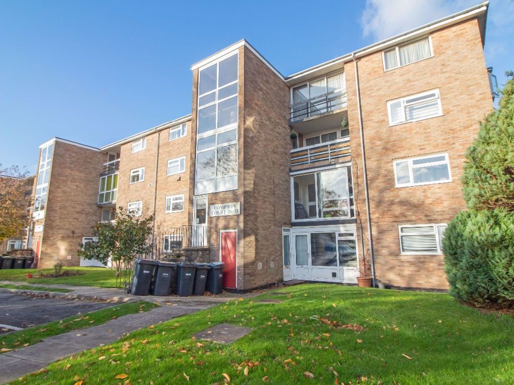 2 bed flat for sale in Compton Court, Chidham Close, Havant PO9, £