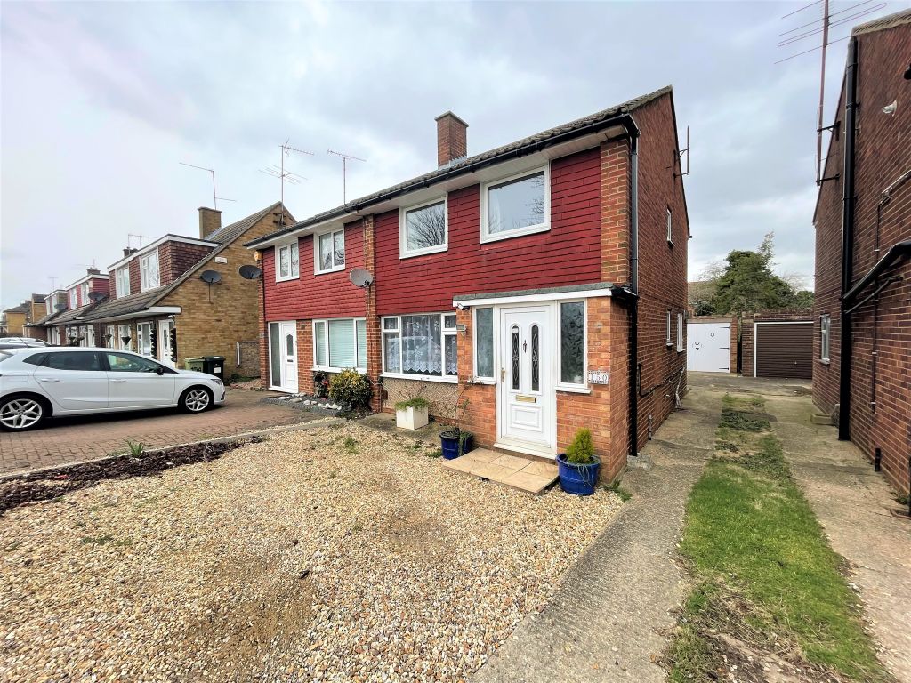 3 bed semidetached house for sale in Shenley Road, Bletchley, Milton