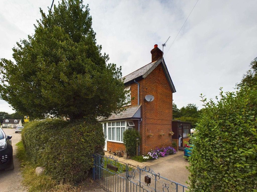 3 bed detached house for sale in New Road, Bolter End HP14, £550,000