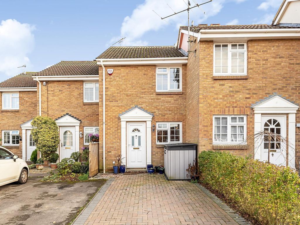2 bed terraced house to rent in Finnart Close, Weybridge KT13 Zoopla