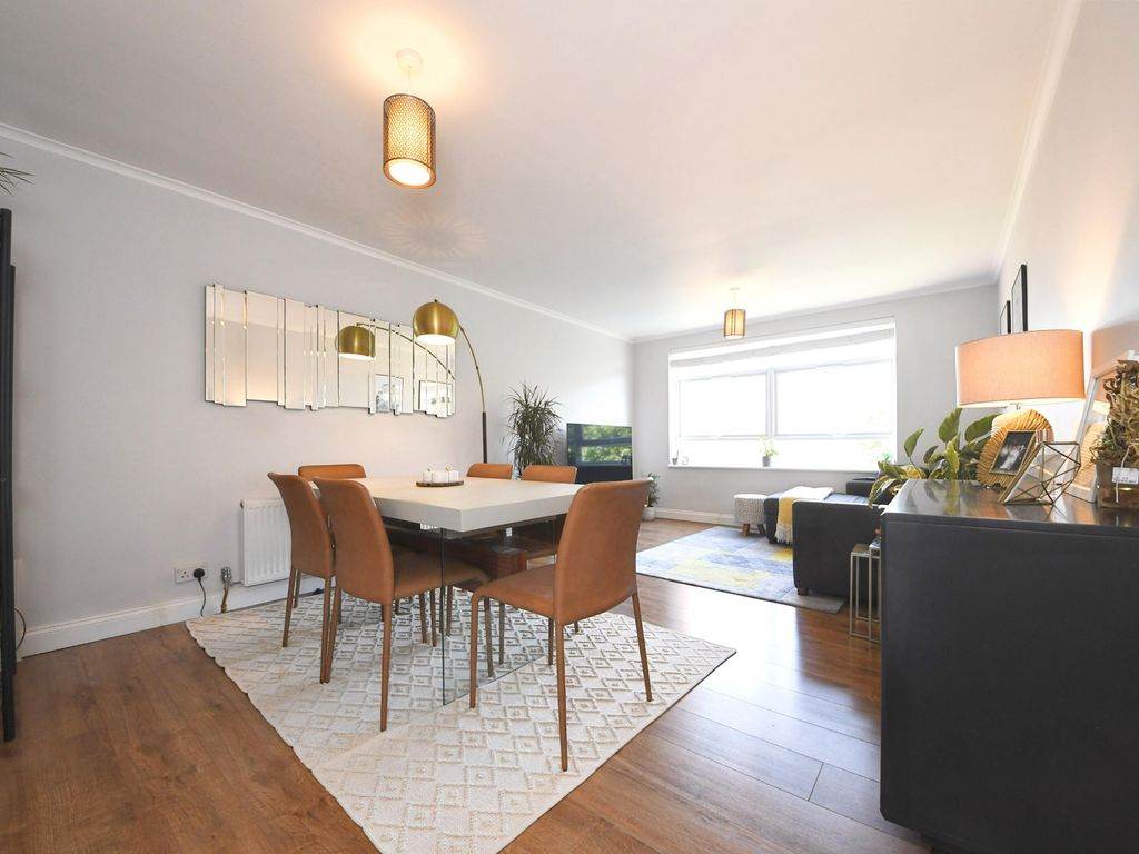 Etchingham Park Road, London N3  