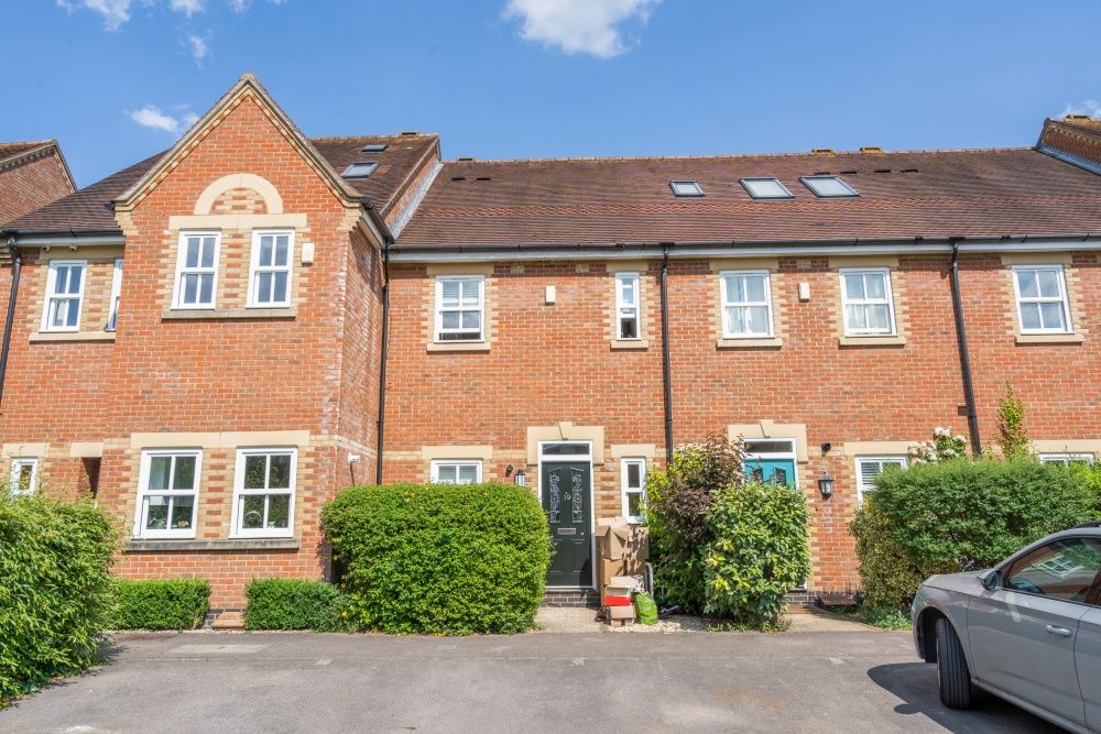 3 bed terraced house to rent in Plater Drive, Oxford OX2, £2,500 pcm Zoopla