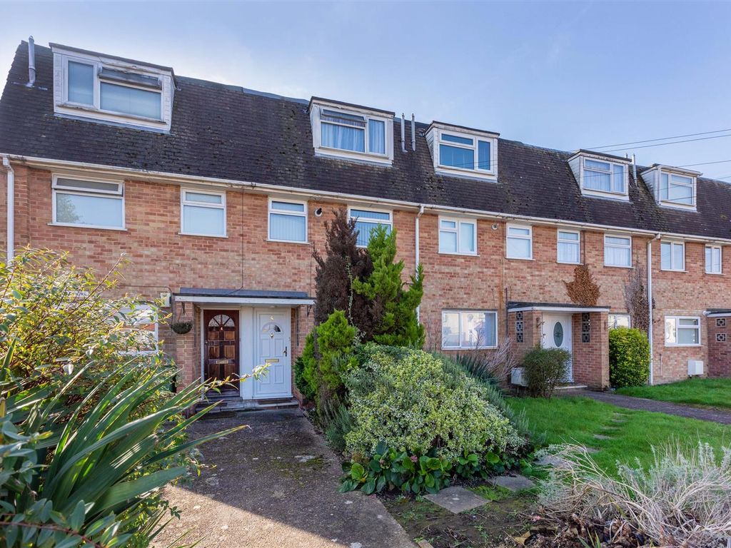 2 bed for sale in Bower Way, Cippenham, Slough SL1, £265,000