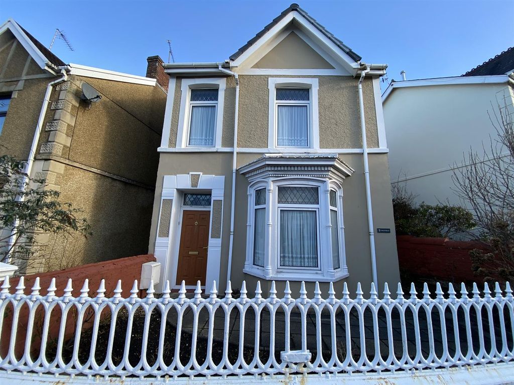 3 bed detached house for sale in College Square, Llanelli SA15 Zoopla