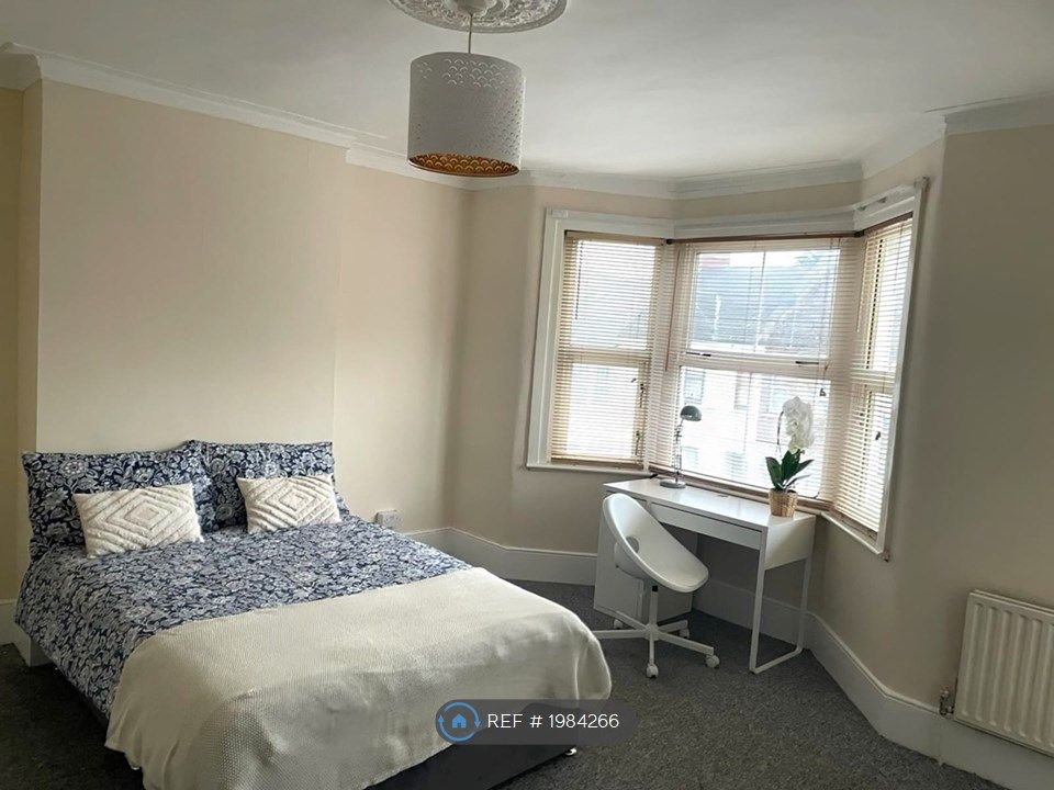 Room to rent in Gatling Road, London SE2, £750 pcm Zoopla
